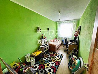 TUreality ponúkajú na predaj priestranný 4 izbový byt s úžit