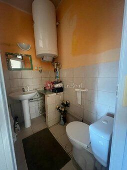 Astonreal ponúka exkluzívne na predaj 2 izbový rodinný dom s