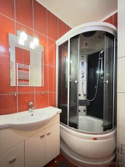 Ponúkame na predaj štýlový a ZARIADENÝ 2-izbový byt vo vyhľa