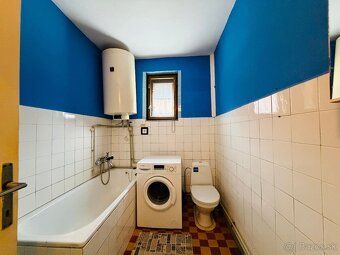 Ponúkame na predaj 2-podlažný rodinný dom v pôvodnom, ale za