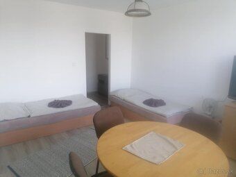 Predám zrekonštruovaný 2 izbový byt v Hoteli Šariš 42m2. Na 