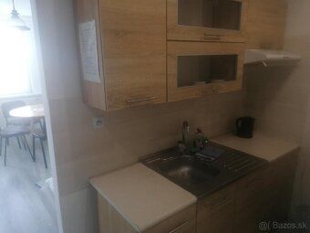 Predám zrekonštruovaný 2 izbový byt v Hoteli Šariš 42m2. Na 