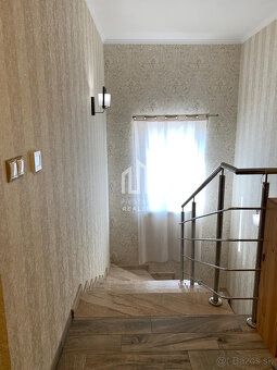 Typ: Rodinný dom Obec: Moravany nad Váhom
Priestranný, moder