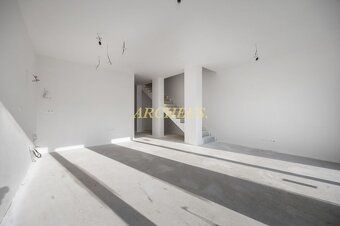Realitná kancelária ARCHEUS ponúka na predaj tri priestranné
