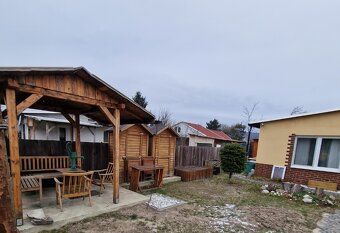 Ponúkam na odstúpenie záhradu na Žabom majeri. Záhrada je pl