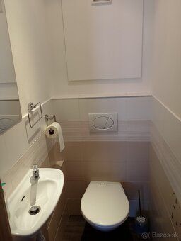 Predám 3-izbový byt. Trenčín Východná, o rozlohe 65m2 plus p