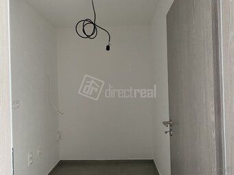 OBCHODNÉ PRIESTORY 109 M2 V NOVOSTAVBE MATADORKA S PRESKLENÝ
