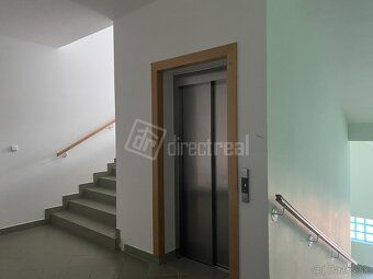 PRIESTOR 46 m2, S PARKOVANÍM, V PETRŽALKE PRI VLAKOVEJ STANI