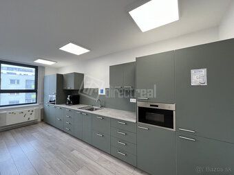 NOVÉ ADMINISTRATÍVNE PRIESTORY 371 M2 V PETRŽALKE PRI VLAKOV