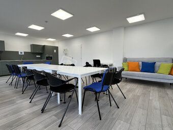NOVÉ ADMINISTRATÍVNE PRIESTORY 371 M2 V PETRŽALKE PRI VLAKOV