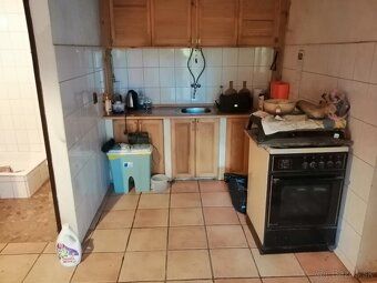 Ponúkam na predaj poľnohospodársku usadlosť s ucelenými poze