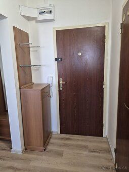 Predám 3-izbový byt, 70 m²,balkón 5 m² , pivnica Trenčín – J