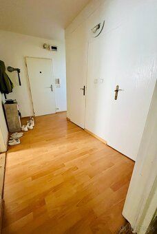 Ponúkame na predaj priestranný 3-izbový byt o výmere 65 m², 