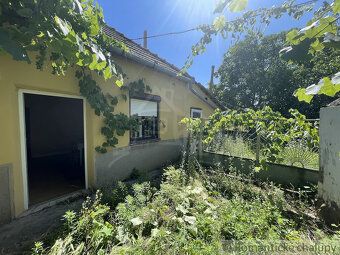 Ponúkame na predaj veľký pozemok o výmere 2 300 m² s ideálny