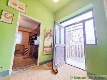 Priestranný rodinný dom v pôvodnom stave sa nachádza na okra