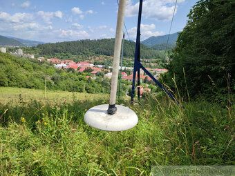 Slnečná záhrada v záhradkárskej osade priamo v meste Považsk