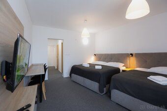 Ponúkame na predaj priestranný a svetlý apartmán nachádzajúc