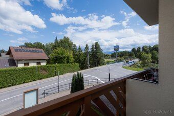 Ponúkame na predaj priestranný a svetlý apartmán nachádzajúc