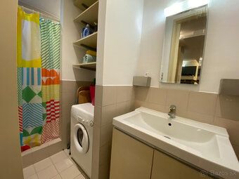 1izbový byt po rekonštrukcii • Byt je otočený dvora • úžitk.