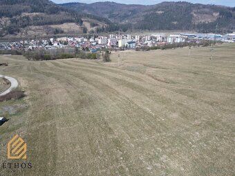 Ponúkame na predaj slnečný stavebný pozemok s panoramatickým