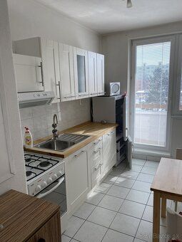Dám do dlhodobého prenájmu príjemný a svetlý 2-izbový byt na