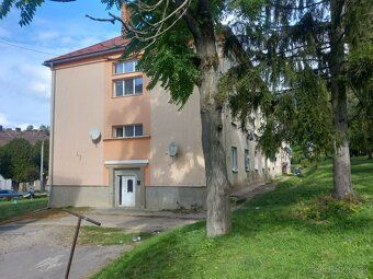 Ponúkam na predaj 1-izbový byt v Snine na ul.Študentská. Byt