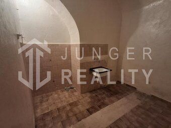 Jozef Junger – Realitný maklér ponúka na prenájom obchodné p