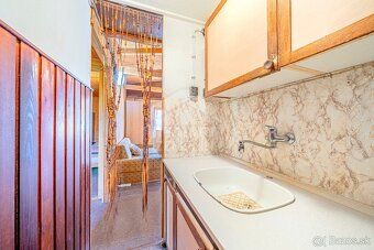 Reality Zemplín ponúka na predaj bezúdržbovú rekreačnú chatk