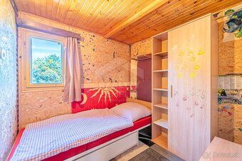 Reality Zemplín ponúka na predaj bezúdržbovú rekreačnú chatk