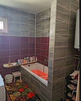 Ponúkame na predaj zachovalý, z väčšej časti zrekonštruovaný