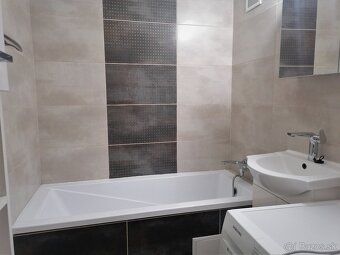 Ponúkame Vám na predaj priestranný 3-izbový byt s lodžiou na