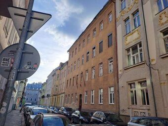 Spoločnosť U9, a.s., ponúka na predaj jedinečný 5-izbový mez
