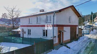 B10 Vám ponúka na predaj priestranný 8-izbový rodinný dom v 