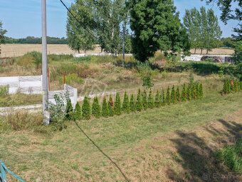Pozemok pri vode a v lone prírody je na predaj
Popis pozemku