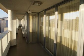 Prenájom priestranného, nadštandardného, 6 izb. bytu v novos