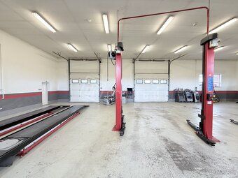 Zabehnutý autoservis s veľkorysým pozemkom a veľkým potenciá