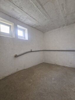 Ponúkame na predaj priestranný 2-izbový byt s výmerou 58 m²,