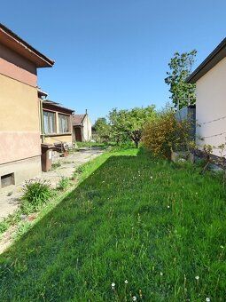 Rodinný dom na okraji obce Tureň, okres Senec. Dom je 3-izbo