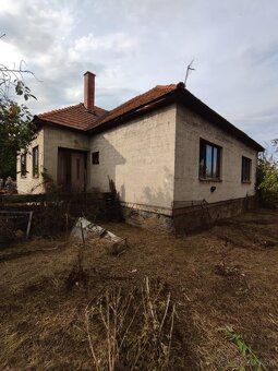 Na predaj: Stavebný pozemok 1452 m² s rodinným domom – Nová 