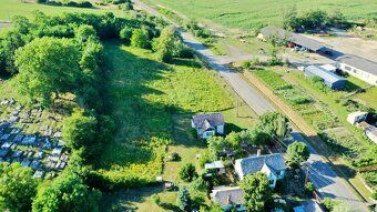 Na na predaj pozemok v obci Nové Hony o výmere 2535 m2. Na p