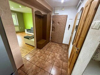 🏡 PRIESTRANNÝ 3-IZBOVÝ BYT S BALKÓNOM, GARÁŽOU A ZÁHRADKOU V