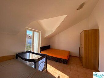 Hr-reality vám ponúka na predaj apartmán na treťom poschodí 