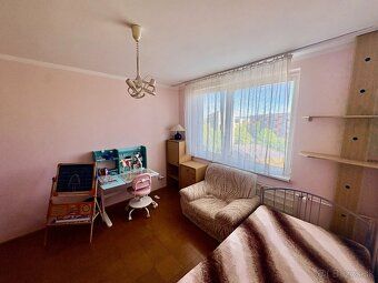 Na predaj veľký 4-izbový byt s balkónom – Levice, Perecká ul