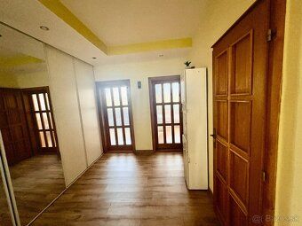 Na predaj veľký 4-izbový byt s balkónom – Levice, Perecká ul