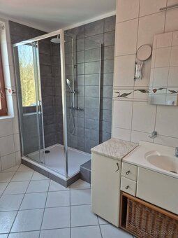 Ponúkam na prenájom 2 izbový priestranný byt s balkónom o ro