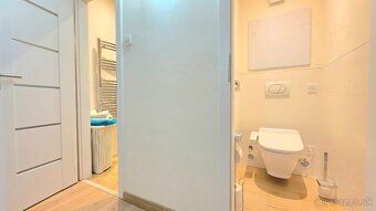Exkluzívne ponúkame na predaj 3 izbový byt s balkónom na uli
