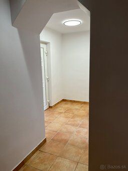 Ponúkam na predaj 3 izbový rodinný dom ktorý sa nachádza v t