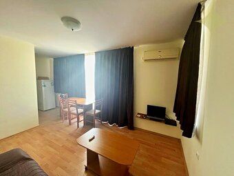 ZÁKLADNÉ ÚDAJE: Apartmán hneď pri mori v meste Sveti Vlas v 