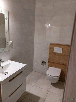 Ponúkam na prenájom 2-izbový byt s výmerou 44 m² a balkónom 