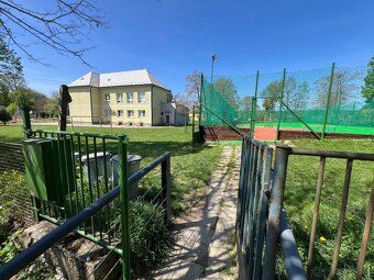 Ponúkame Vám na predaj krásny pozemok v centre obce Trávnica